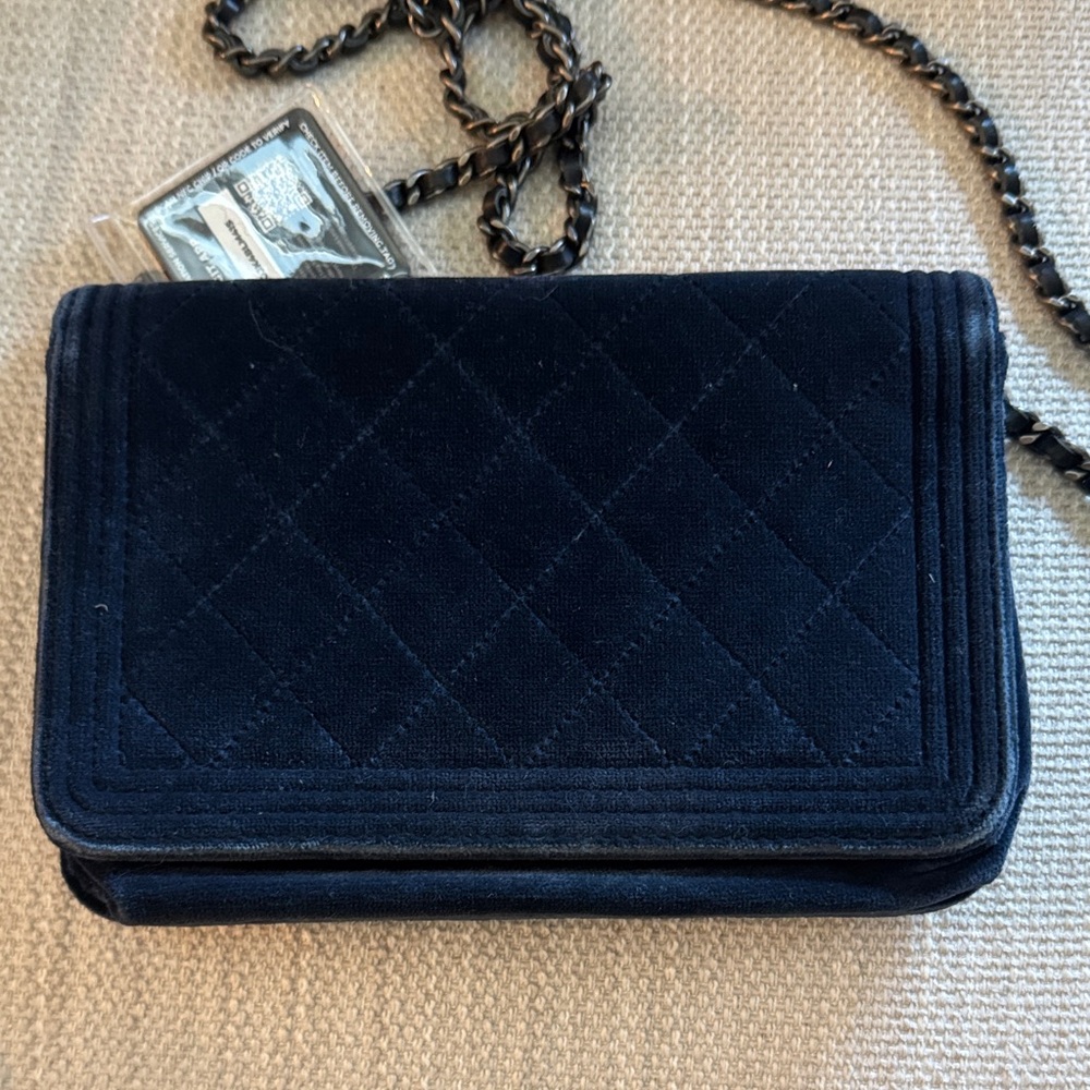 CHANEL Navy velvet boy bag. Crossbody Bag+Vintage - Picture 2 of 11